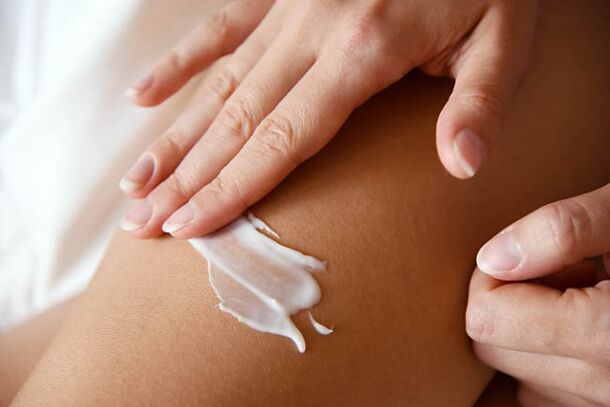 Usando um creme medicinal para varizes